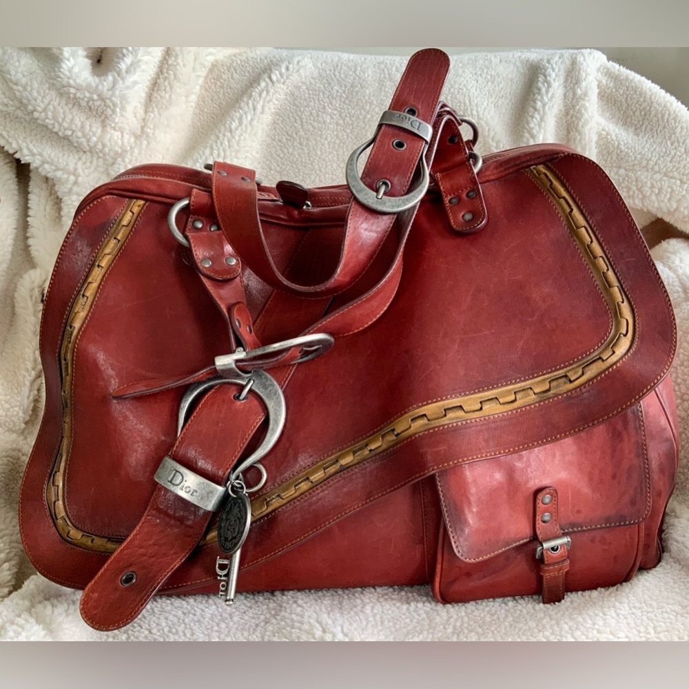 Preloved Vintage Christian Dior
Large Leather Gaucho saddle Bag